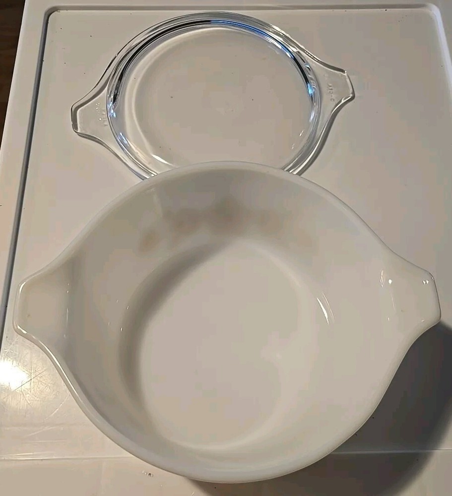 Vintage Pryrex 472 Ovenware With Lid