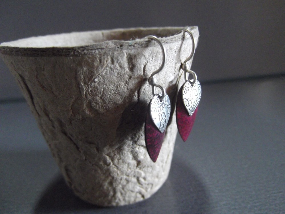 1 Pair Old 1"in Maroon/Silver Teardrop Dangler