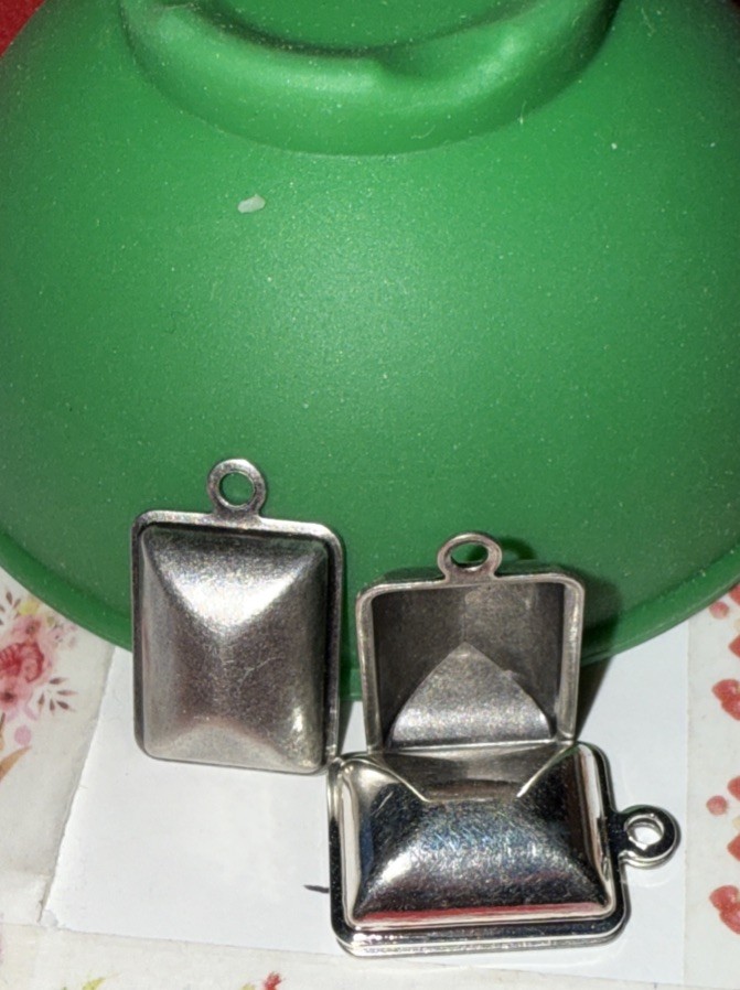 4 Rectangular Deep Bezels, 3 Dark Metallic 1 Shiny Finish Pewter. Top Loo