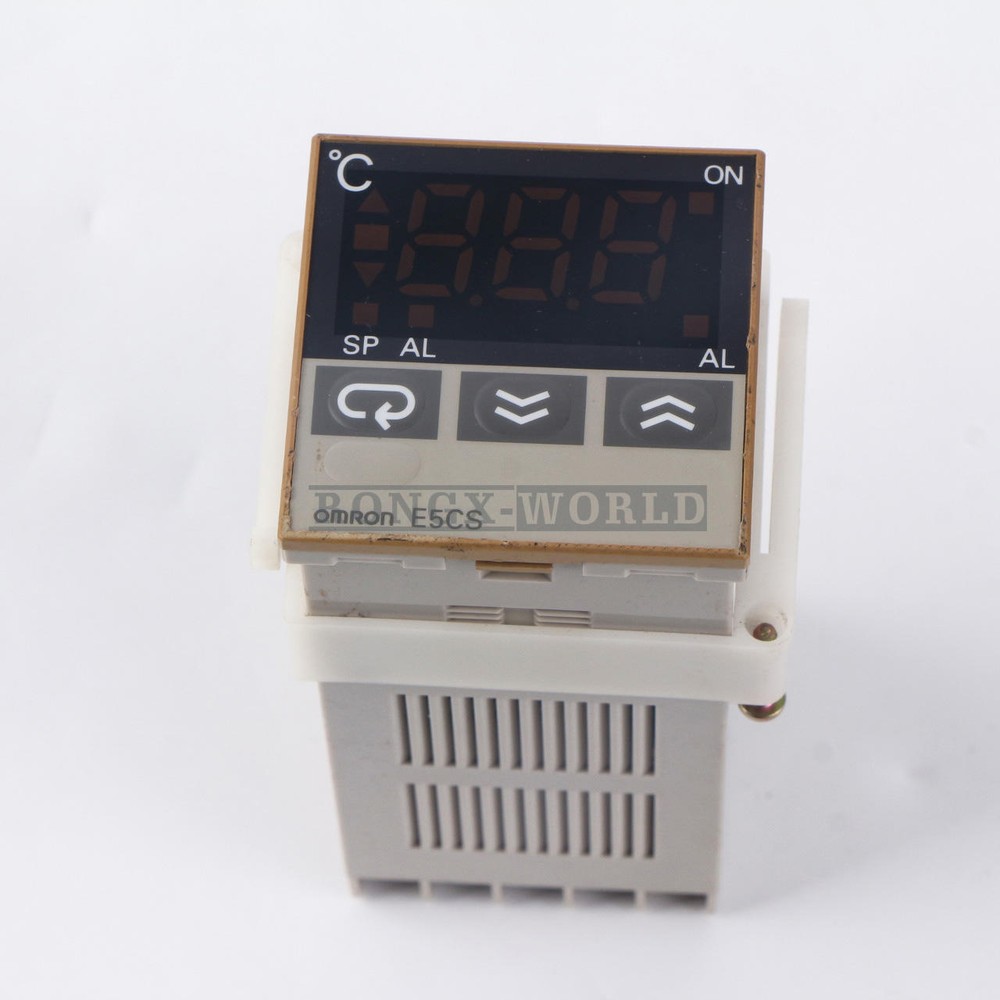 ONE Used Omron Temperature Controller E5CS-R1KJX 100-240VAC