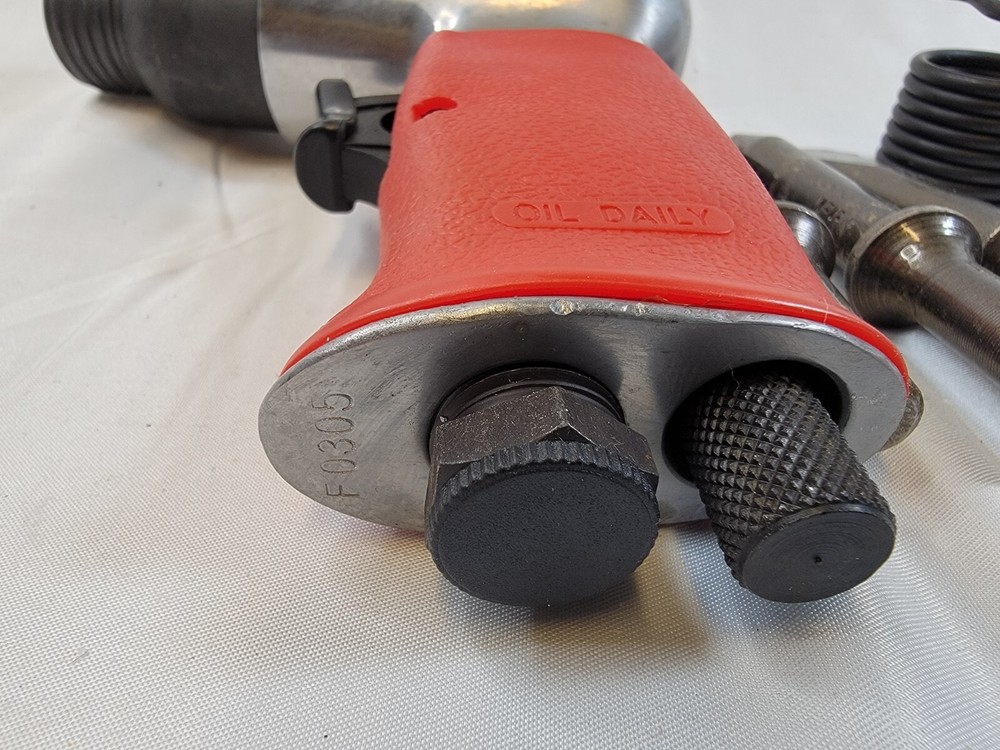 Husky Tools Pneumatic Air Hammer HDT103 w/ Chisel Bits