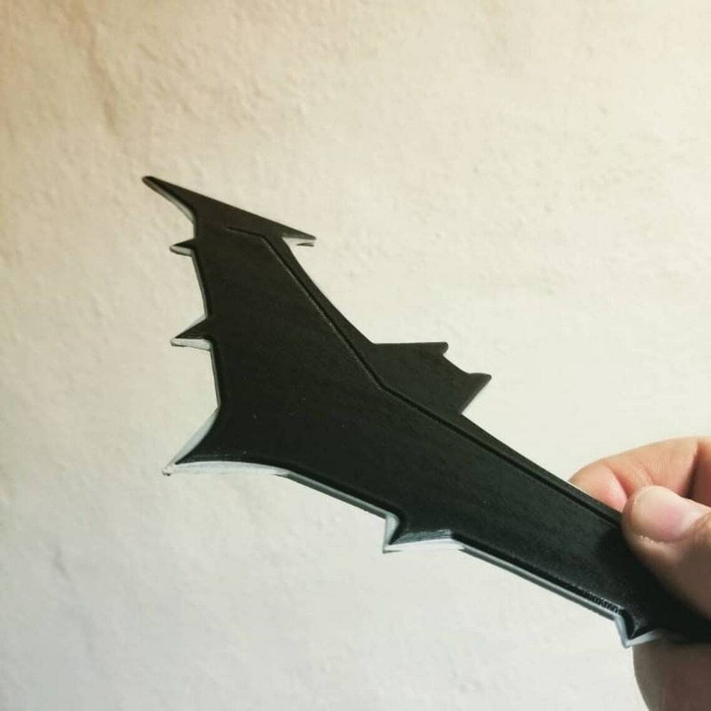 Bladed Batarang Larger (3d printed)