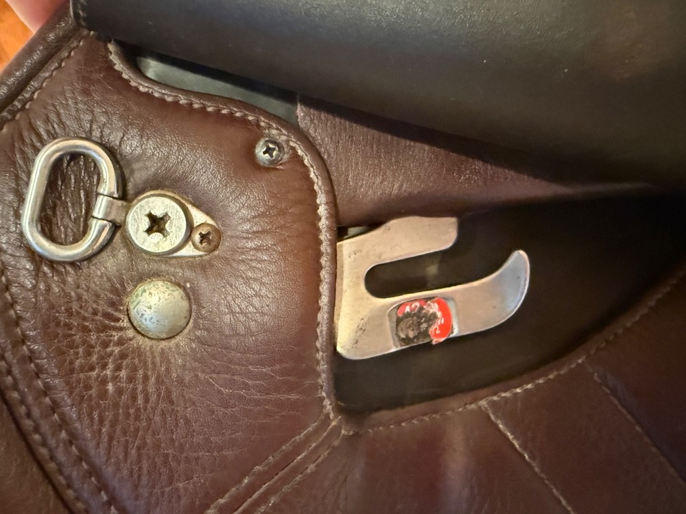 Bates elevation jumping saddle