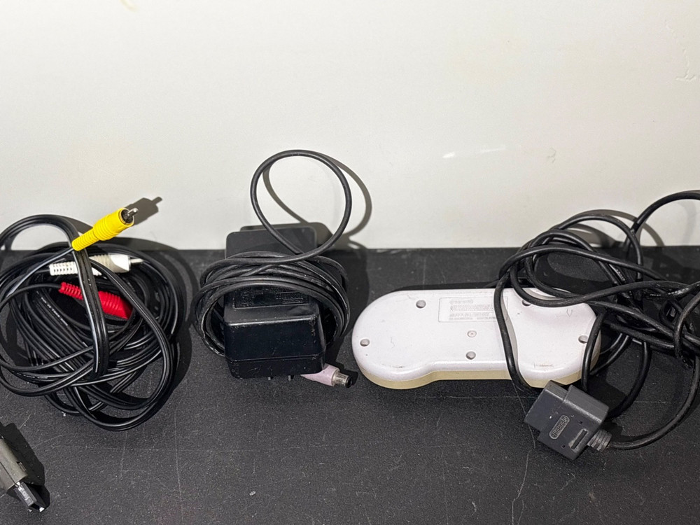 Nintendo Super NES SNES Console Bundle - Authentic - Tested & Working