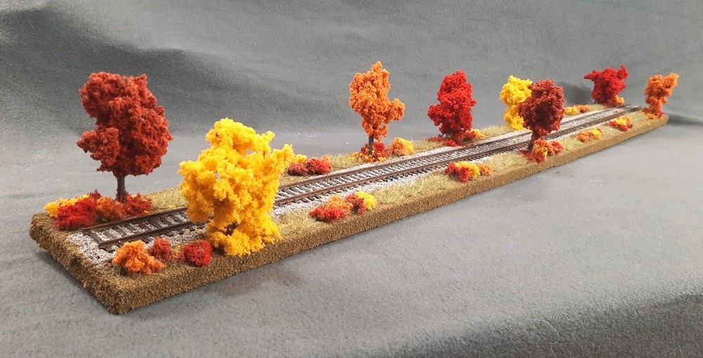 HO SCALE 36" SINGLE TRACK DIORAMA TRAIN DISPLAY -"FALL FOILAGE SCENE"