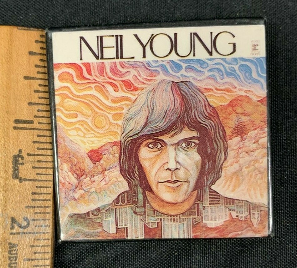 VINTAGE *NEIL YOUNG* 1969 NEIL YOUNG ALBUM ART COLLECTIBLE PIN M