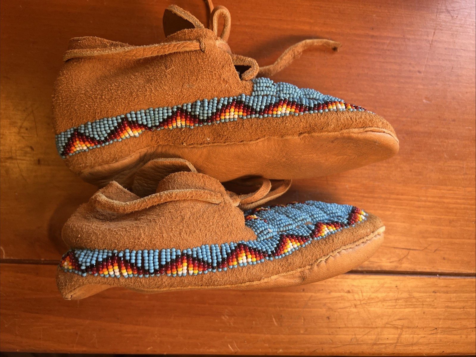 Beautiful Hand Made Beaded Vintage Native American Moccasins Size 8”
