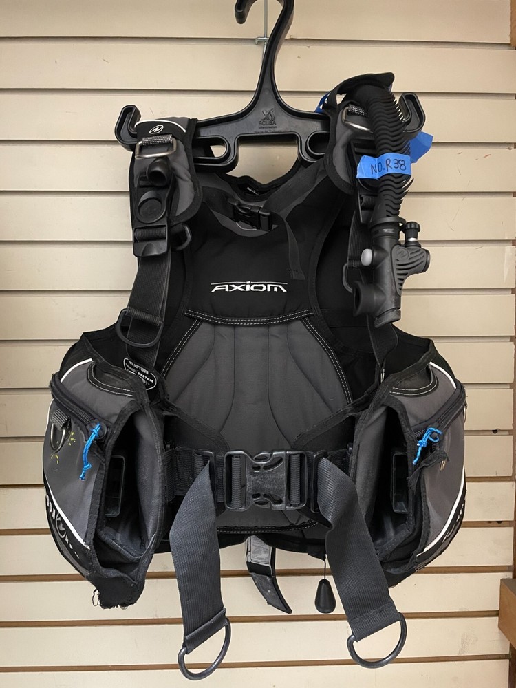 Used as is Aqualung AXIOM BCD
