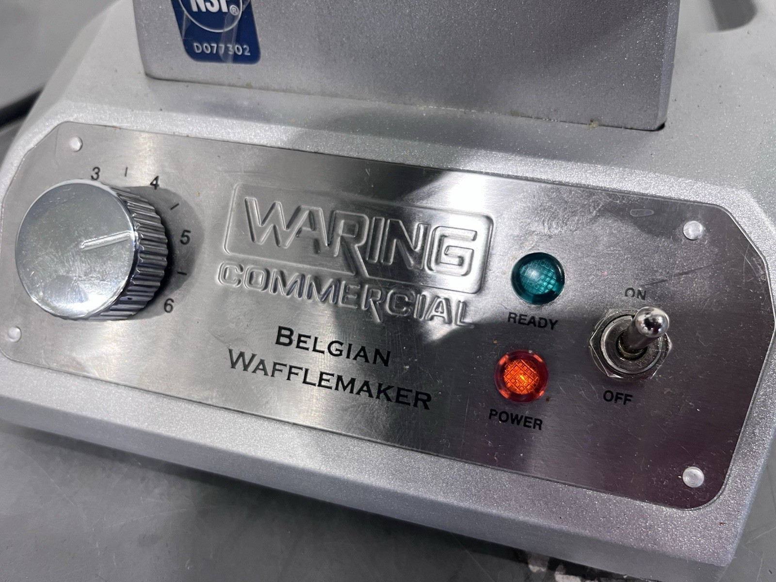 WARING COMMERCIAL BELGIAN WAFFLE MAKER WW180X *READ