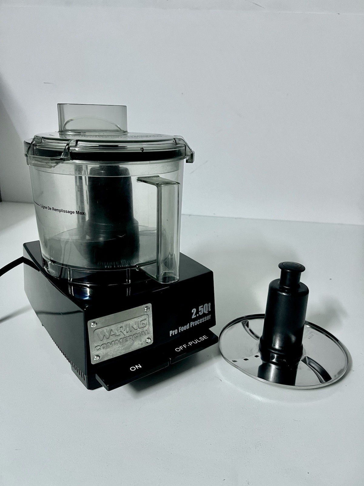 Waring Commercial WFP11SW 2.5 Qt Food Processor - LiquiLock Seal 3/4 HP Motor