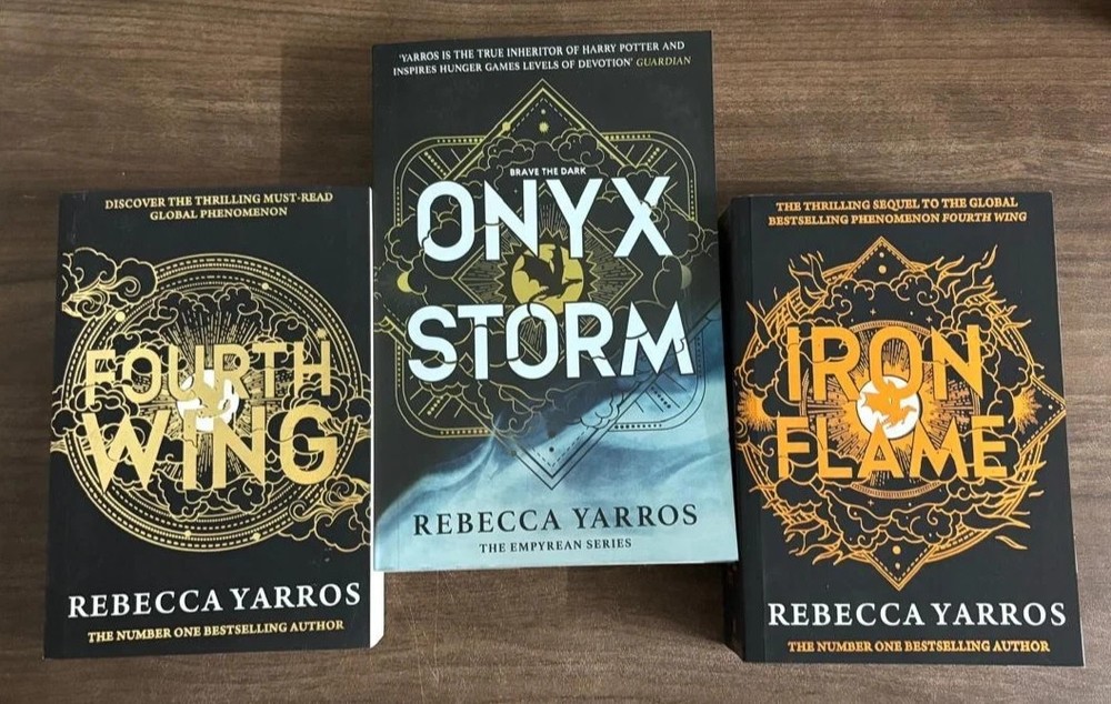 Onyx Storm + Iron Flame + Fourth wing by Rebecca Yarros Paperback 3 books set.