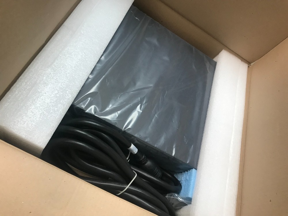 C-16HF1-L30 (Server Technology) Rack mount transfer switch 16 5-20R Outlets 30A