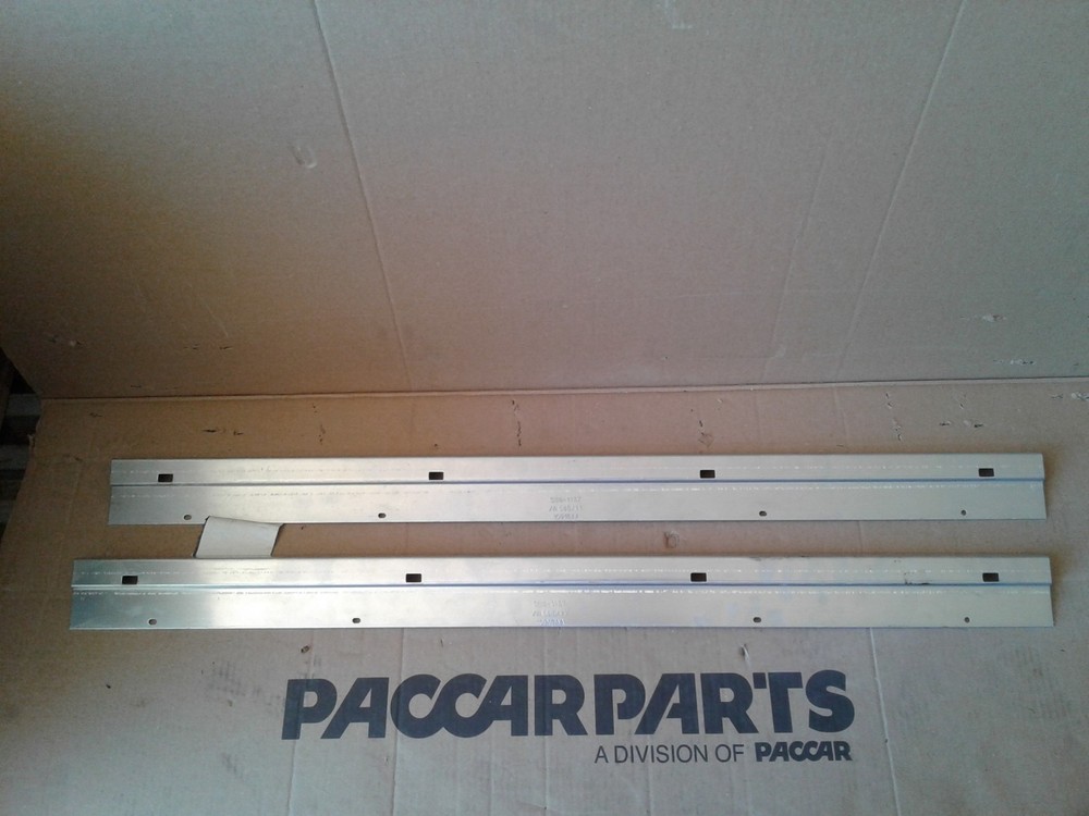 Paccar Upper and Lower Window Trim (Pair) S85-1137