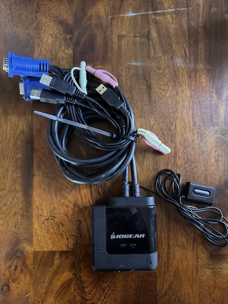 IOGEAR GCS72U 2-Port USB KVM Switch with Audio & Microphone - Untested