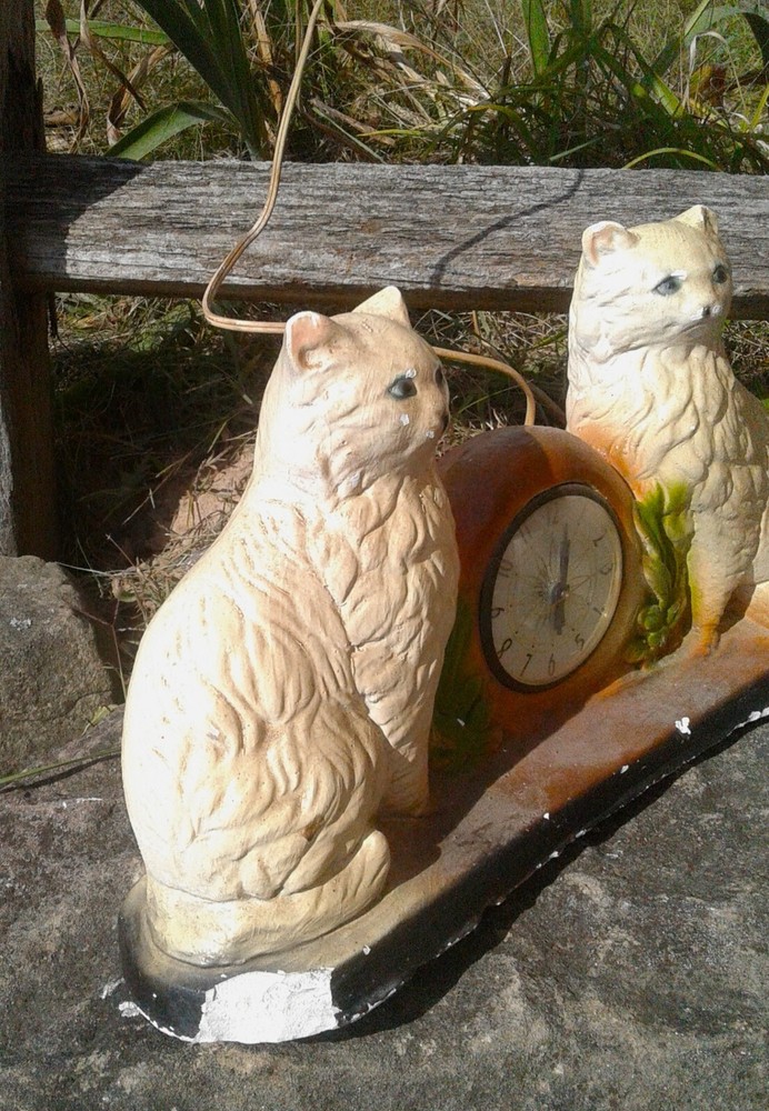 Vintage Lanshire Clock with 2 Chalk Ware White Cats
