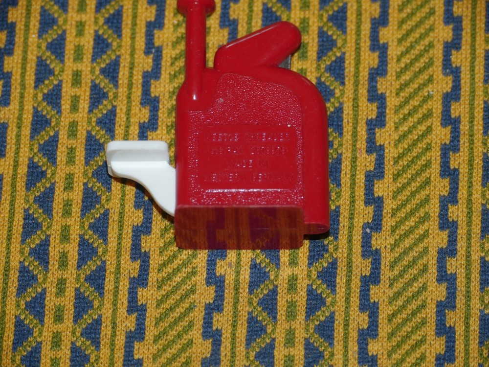 Vintage RED EINFADEL HEXE Plastic Automatic Needle Threader VERY GOOD CONDITION