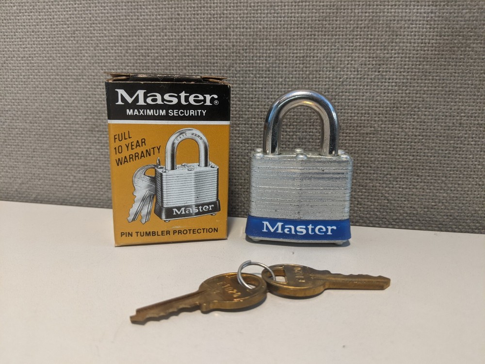 VINTAGE NO.3 MASTER LOCK KEYED DIFFERENT
