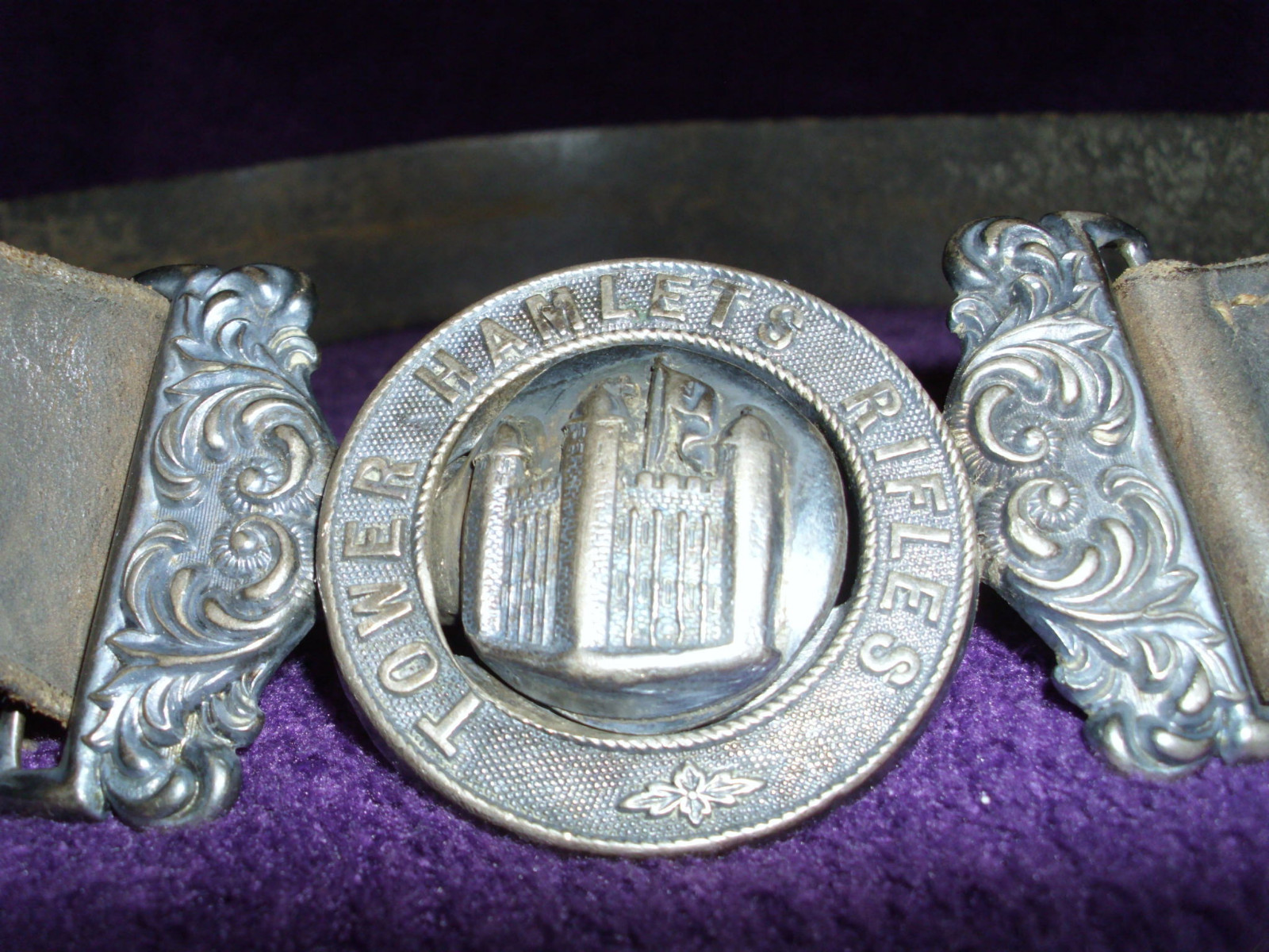 RARE VICTORIAN SILVER TOWER HAMLETS RIFLES OFFICERS BELT BUCKLE & BELT/MILITARIA