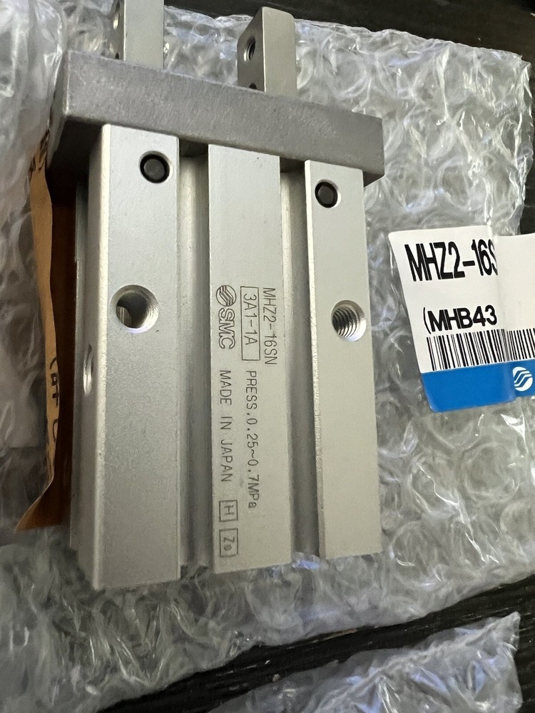 SMC MHZ2-16SN Pneumatic EOAT Gripper.