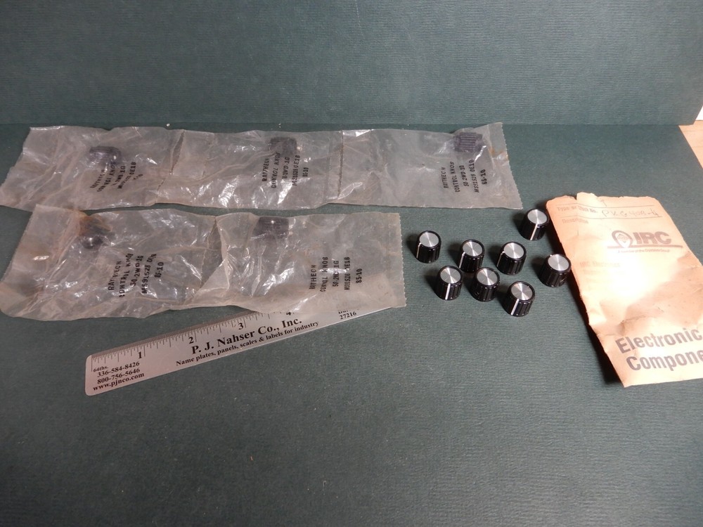 Raytheon MS91528 Equipment Knobs (5 NOS) Alco PKG40B-1/4 (8 NOS)