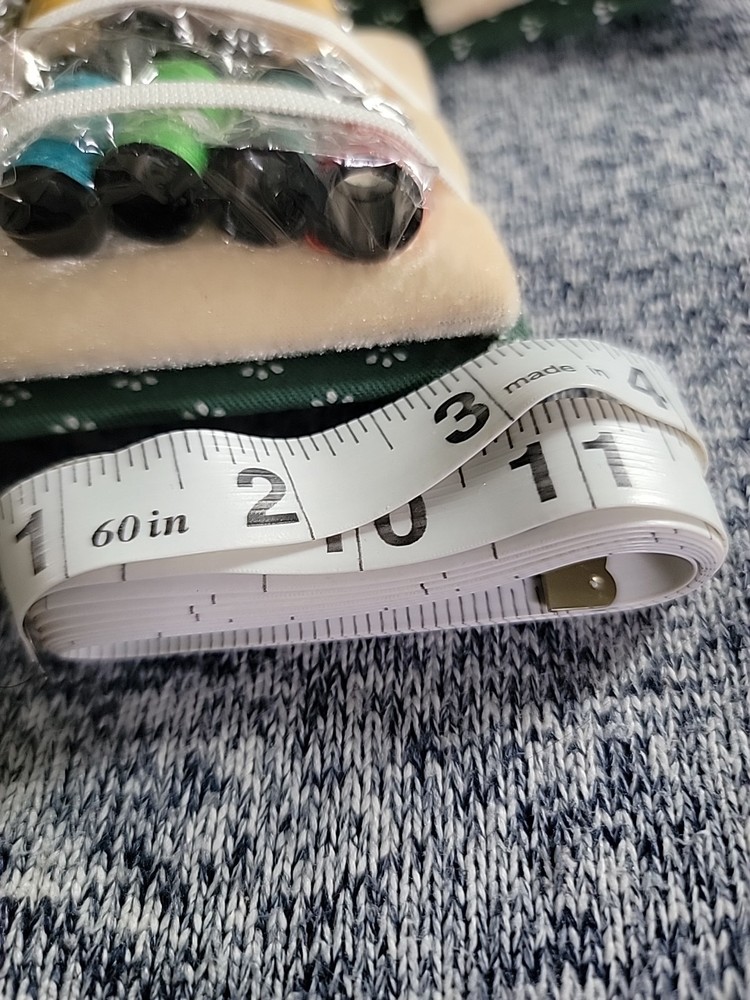 Singer/Foldable Sewing Cube. Pre Owned