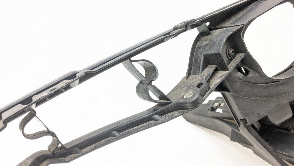 BMW X5 E70 WING MOUNT BRACKET FRONT LEFT PASSENGER SIDE 7157989 2011