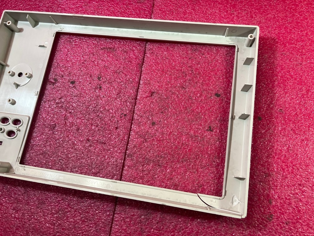 Agilent 16802A Logic Analyzer ''Broken Plastic Panel''