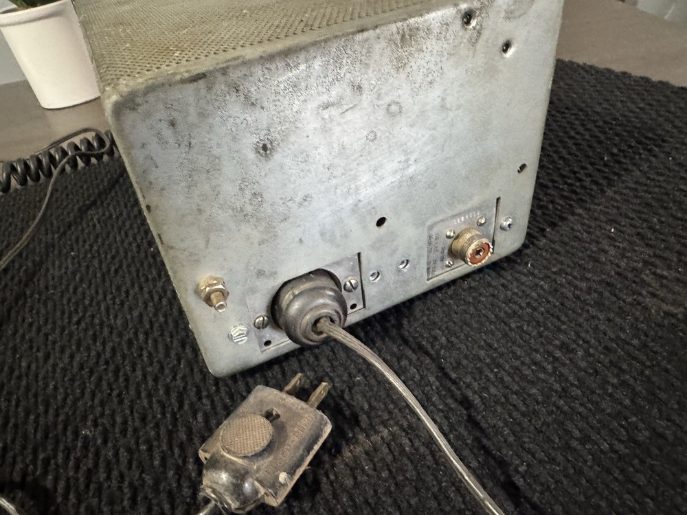 JOHNSON VIKING MESSENGER RADIO TRANSMITTER