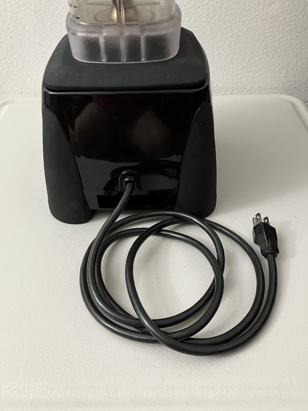 Waring MX1050XTX Xtreme High-Power Blender with 64 Oz Lightly Used