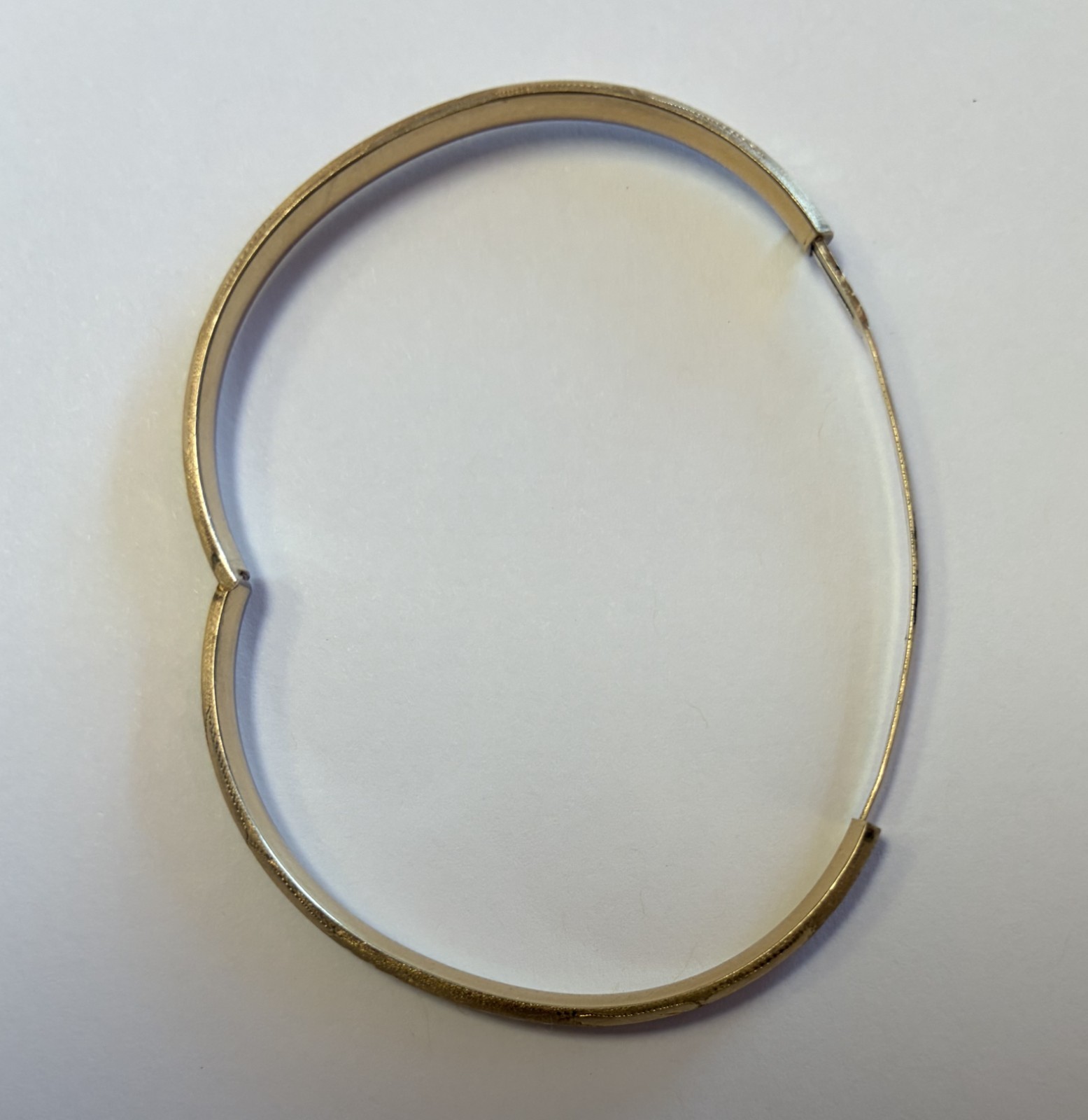 5.5" Vintage R&D 14K Yellow Gold Engraved Hinged Childs Bracelet 4.4g