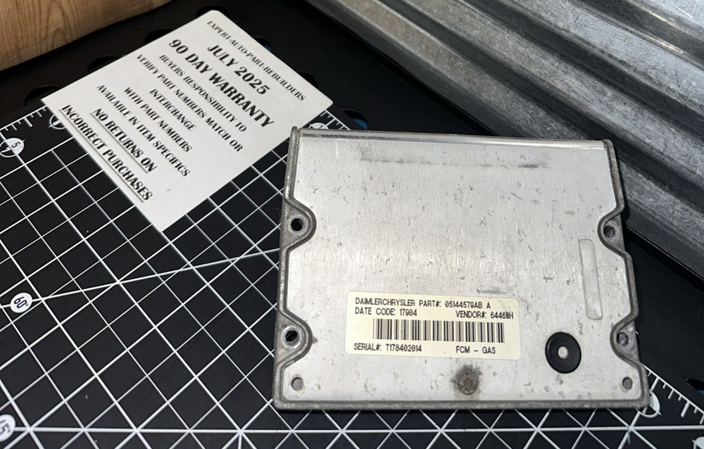 2005 2007 Dodge Caravan Multifunction Under Hood Module Unit 05144579AB