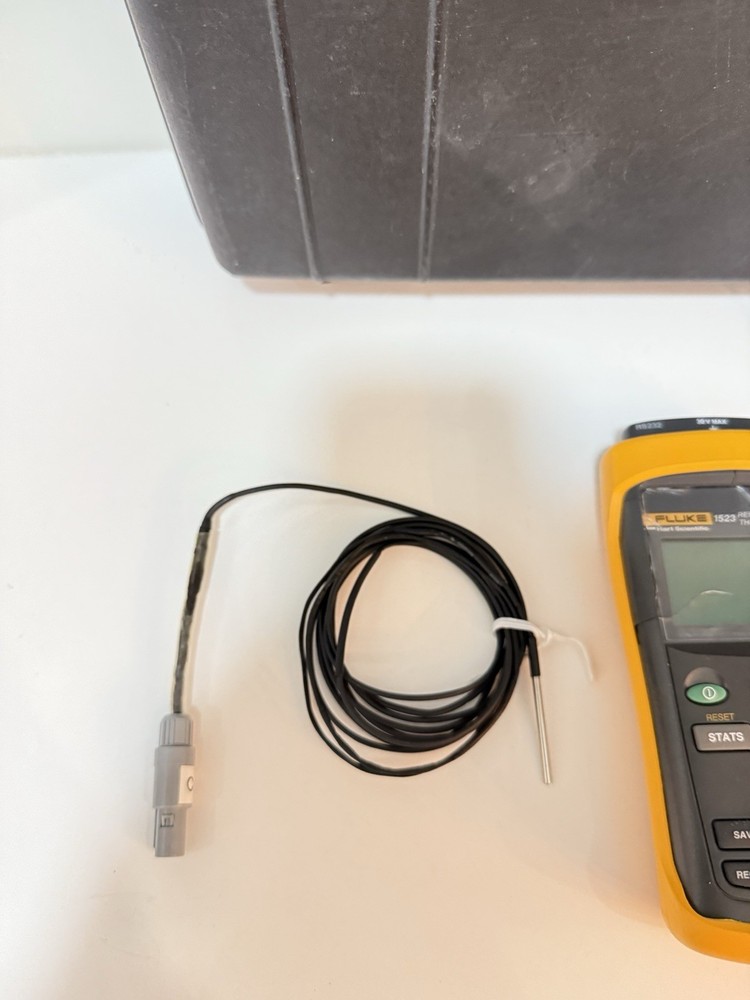 FLUKE 1523 REFERENCE THERMOMETER W/ PROBE & CASE (CALIBRATED 2023) TESTED