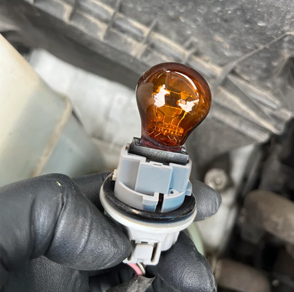 3157 Front Turn Signal/DRL Light Bulb Plug Socket w/5" Adapter Wiring For Toyota