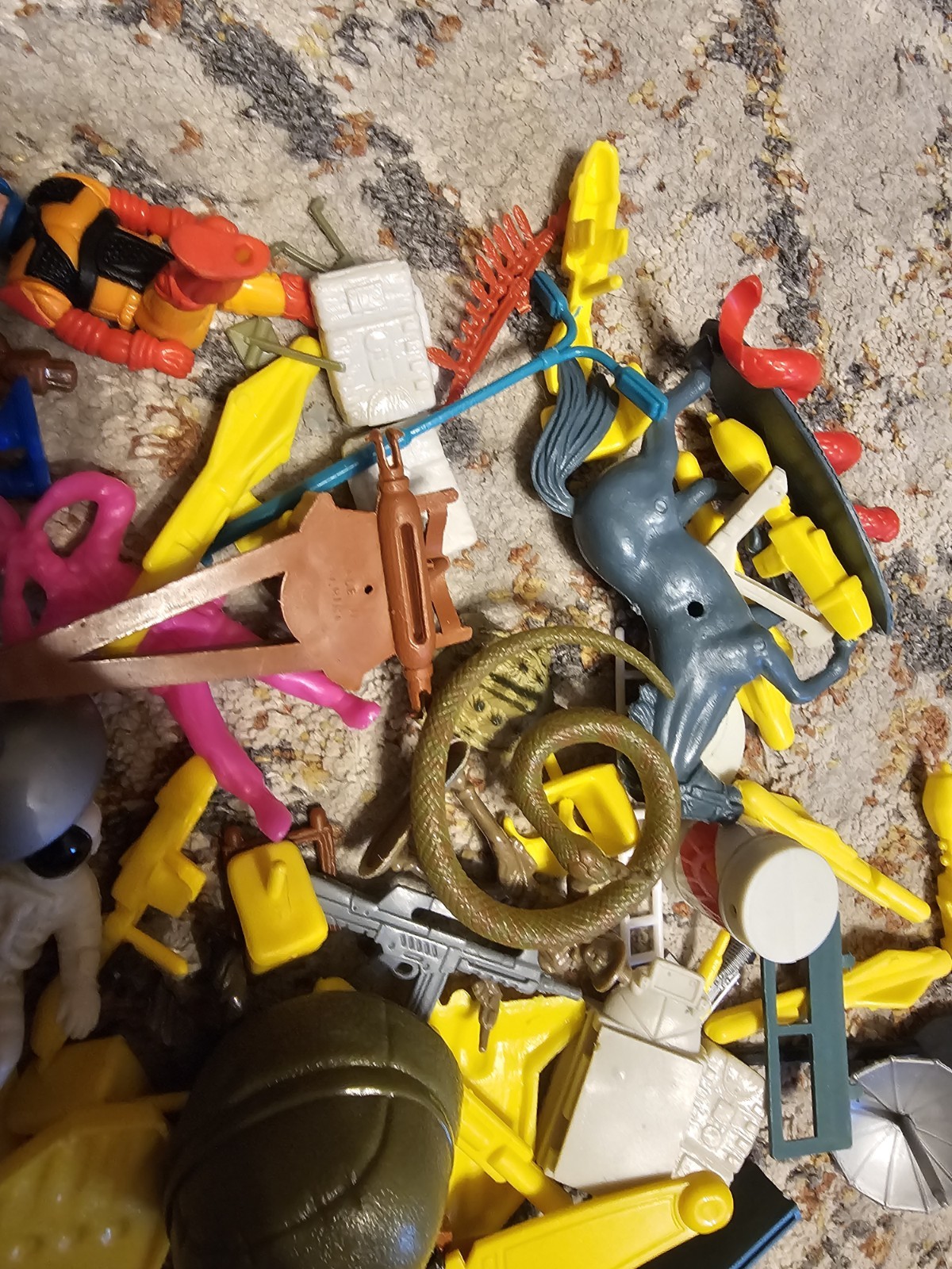 Random Vintage Small Toy Lot. Astronaut Army Snake Cowboy Turle Ect.