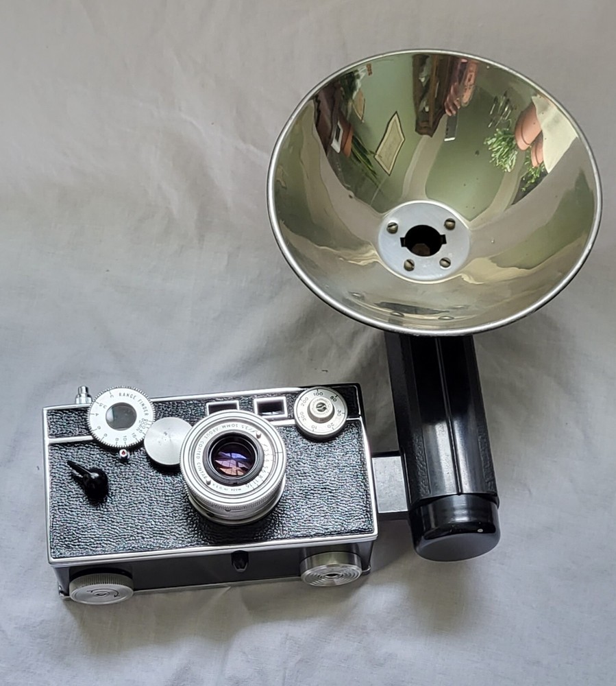 Argus C3 35mm Rangefinder with Case and Flash