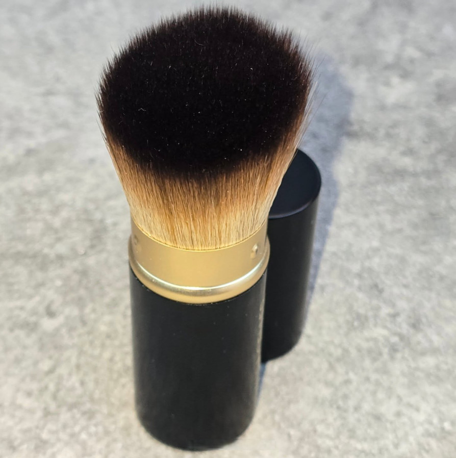 Authentic Laura Geller Retractable Angled Kabuki Brush with Convenient Cap