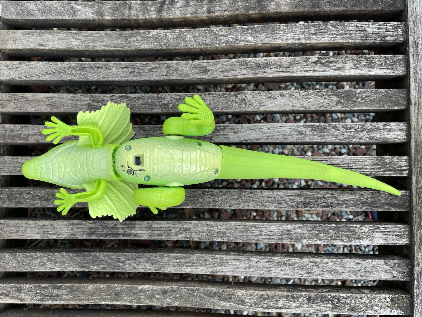 Zuru Robo Alive 14" Lurking Lizard Battery Powered Running Robotic Toy Green