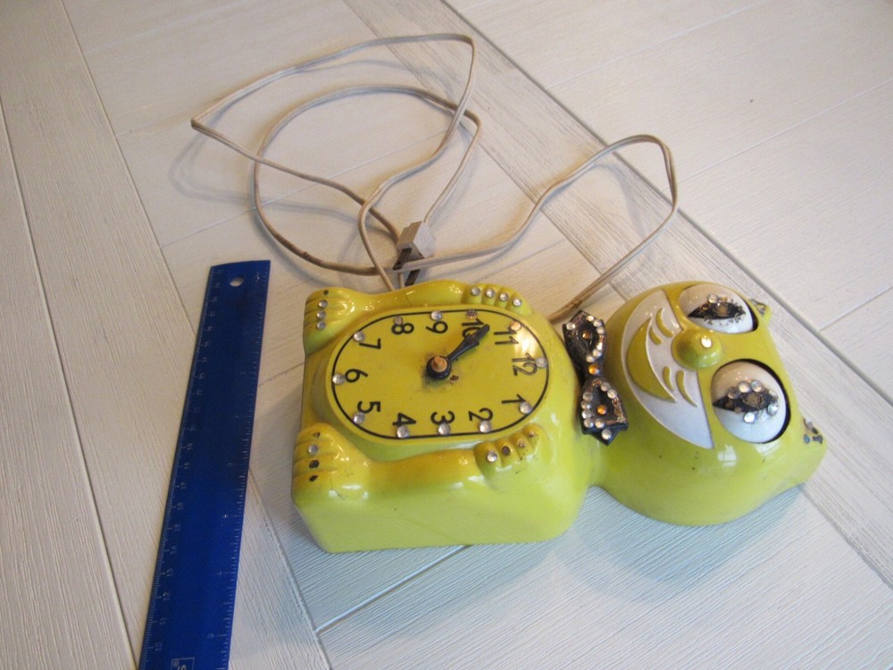Antique Kit Cat Clock Electric Yellow