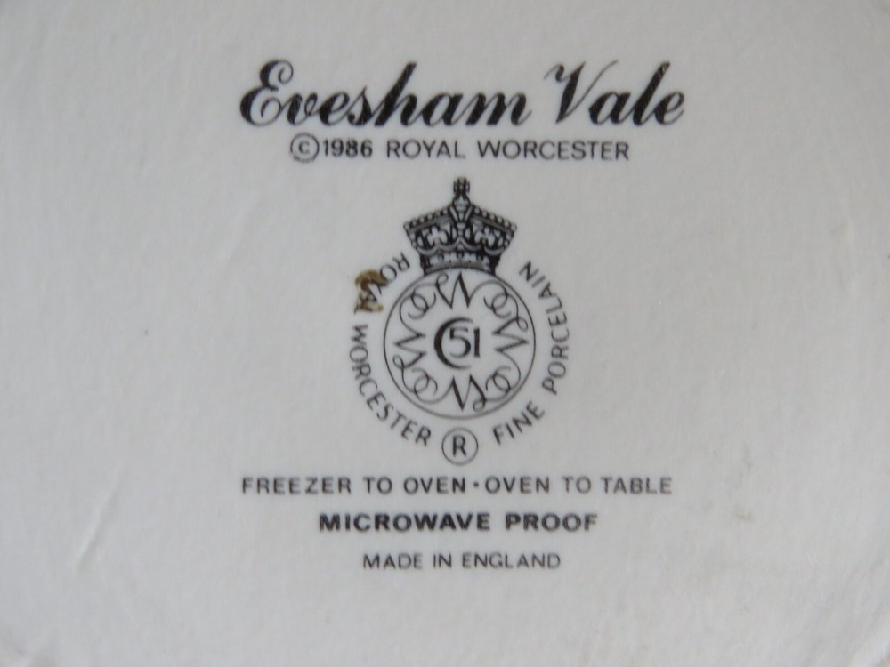 Royal Worcester "Evesham Vale" Pint Covered Casserole, Ramekin, Covered Jam