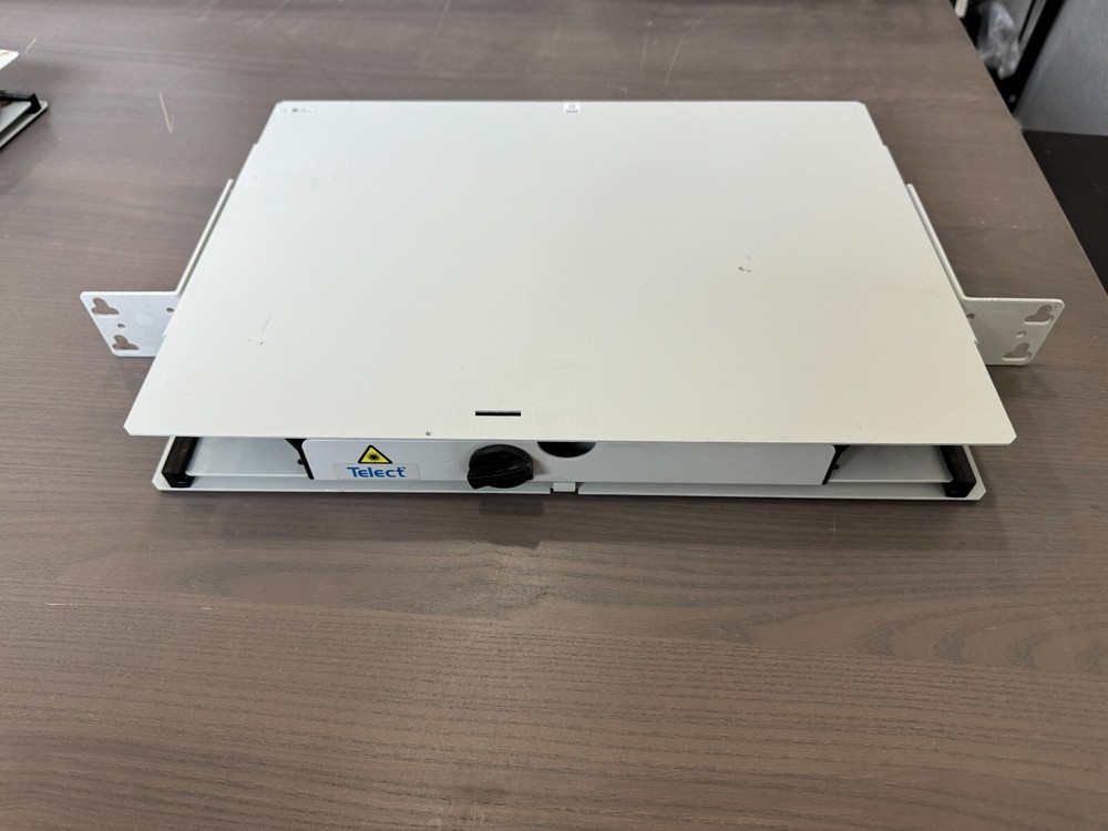 Telect / Amphenol LCX-M1RU Fiber Splice/patch panel