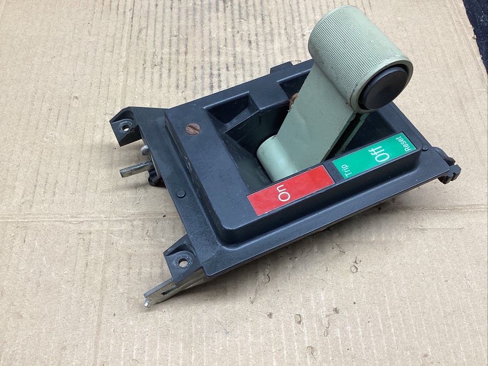 On/Off Disconnect Breaker Switch / Lever Switch #828M28