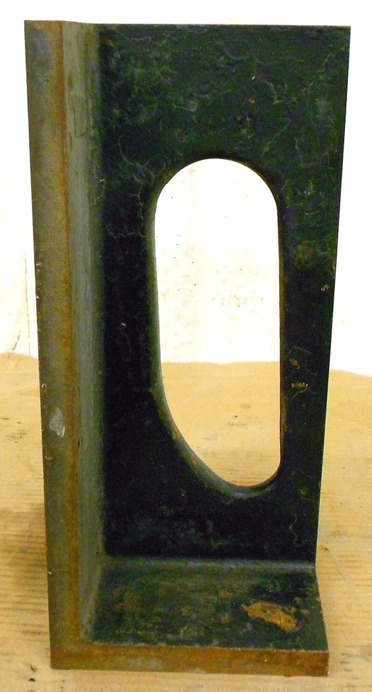 UNKNOWN BRAND GROUND UNIVERSAL RIGHT ANGLE IRON, 9" X 20" X 10"