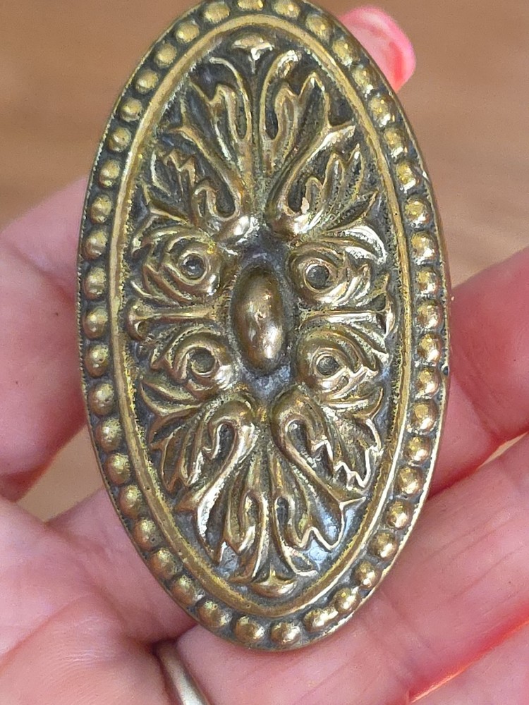 ANTIQUE AUTHENTIC RARE VICTORIAN SOLID BRASS FANCY CAST OVAL BRASS KNOB PULL