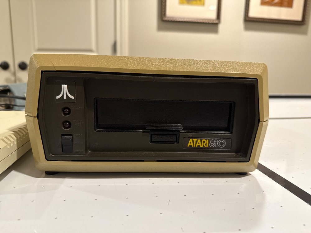 Atari 800XL Vintage Home Computer w/ Manuals, Software, Light Pen & Accessories