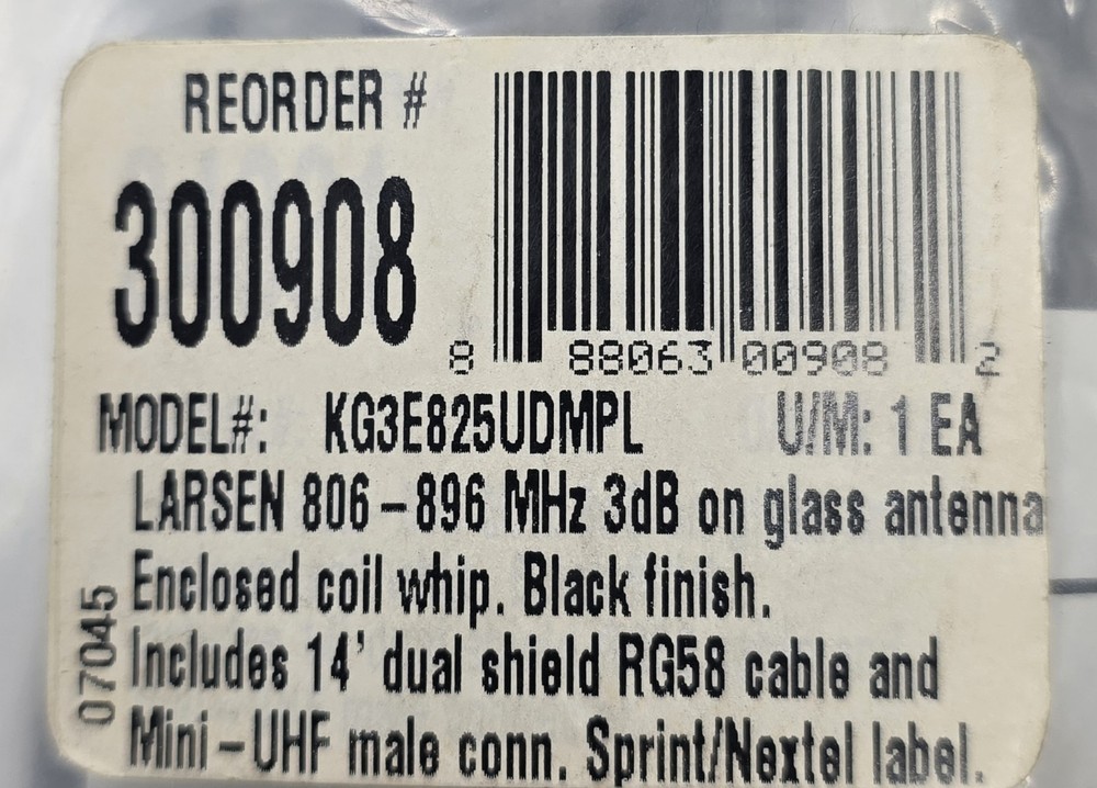 Larsen KG3E825UDMPL Antenna with mount
