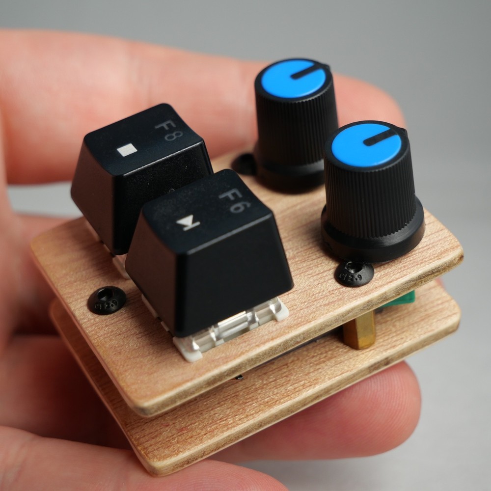 madMidiMini Compact Midi Controller with 2 Note Buttons 2 Potentiometers and LED
