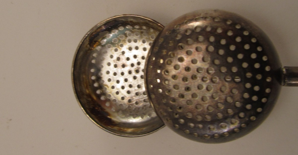 Vintage Tea Infuser Tea Leaf Spoon Strainer Spring-Loaded Silver Plated