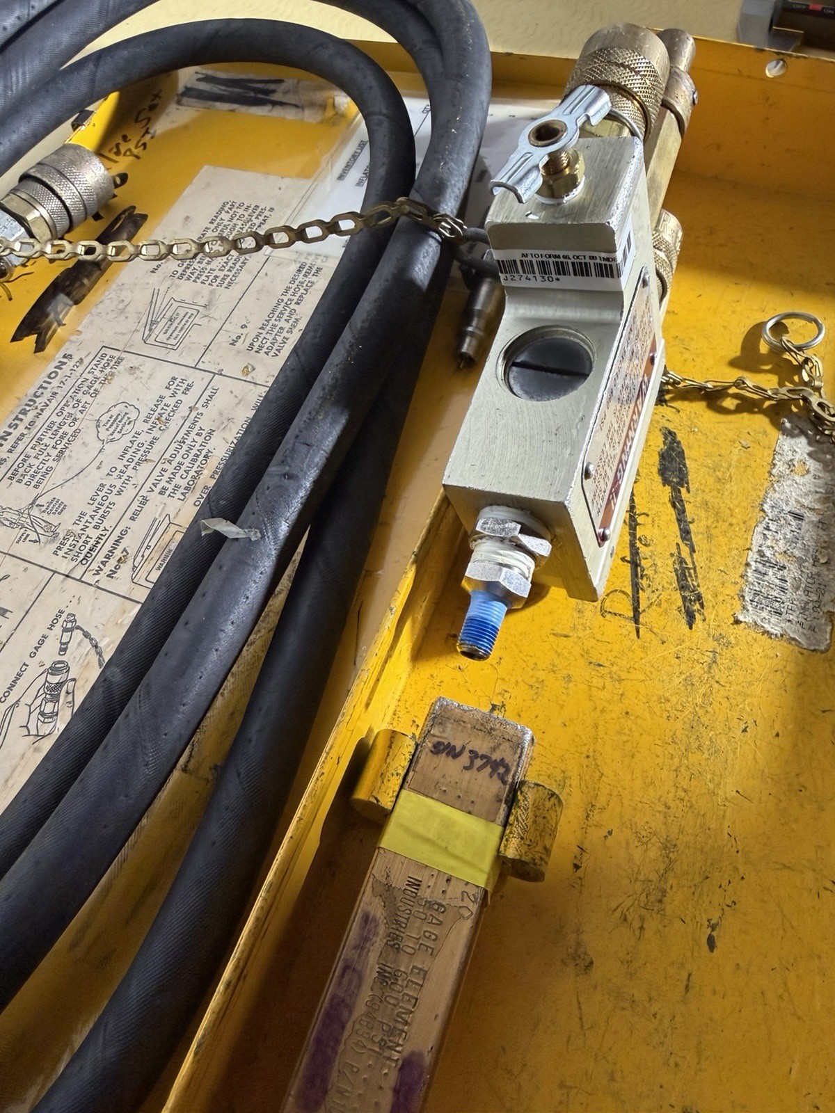 Milton 1065 Inflator Kit Military M85352/1 81349 aviation pressure gauge