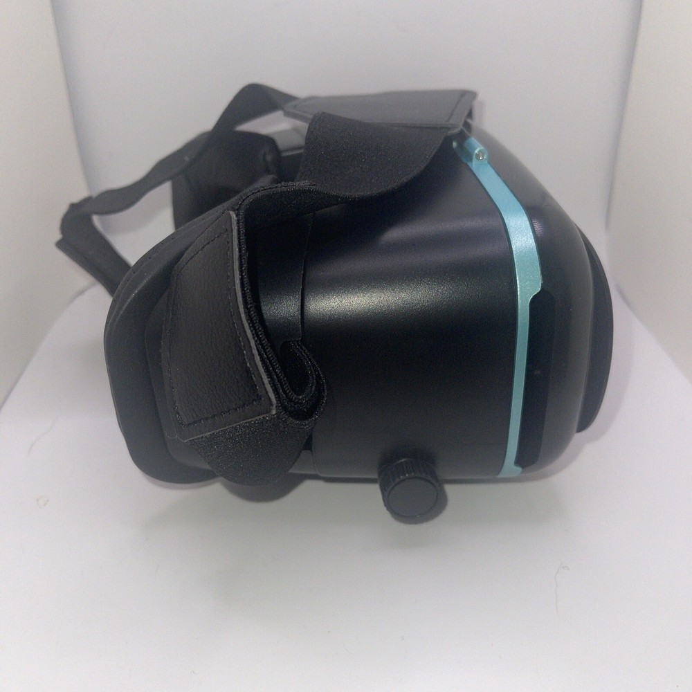 Utopia 360 VR Headset with Wireless Bluetooth Controller - iPhone & Android