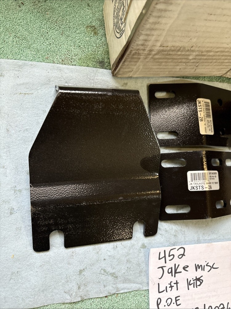 SKYJACKER TGSJK1 JK TAILGATE SAVER 452